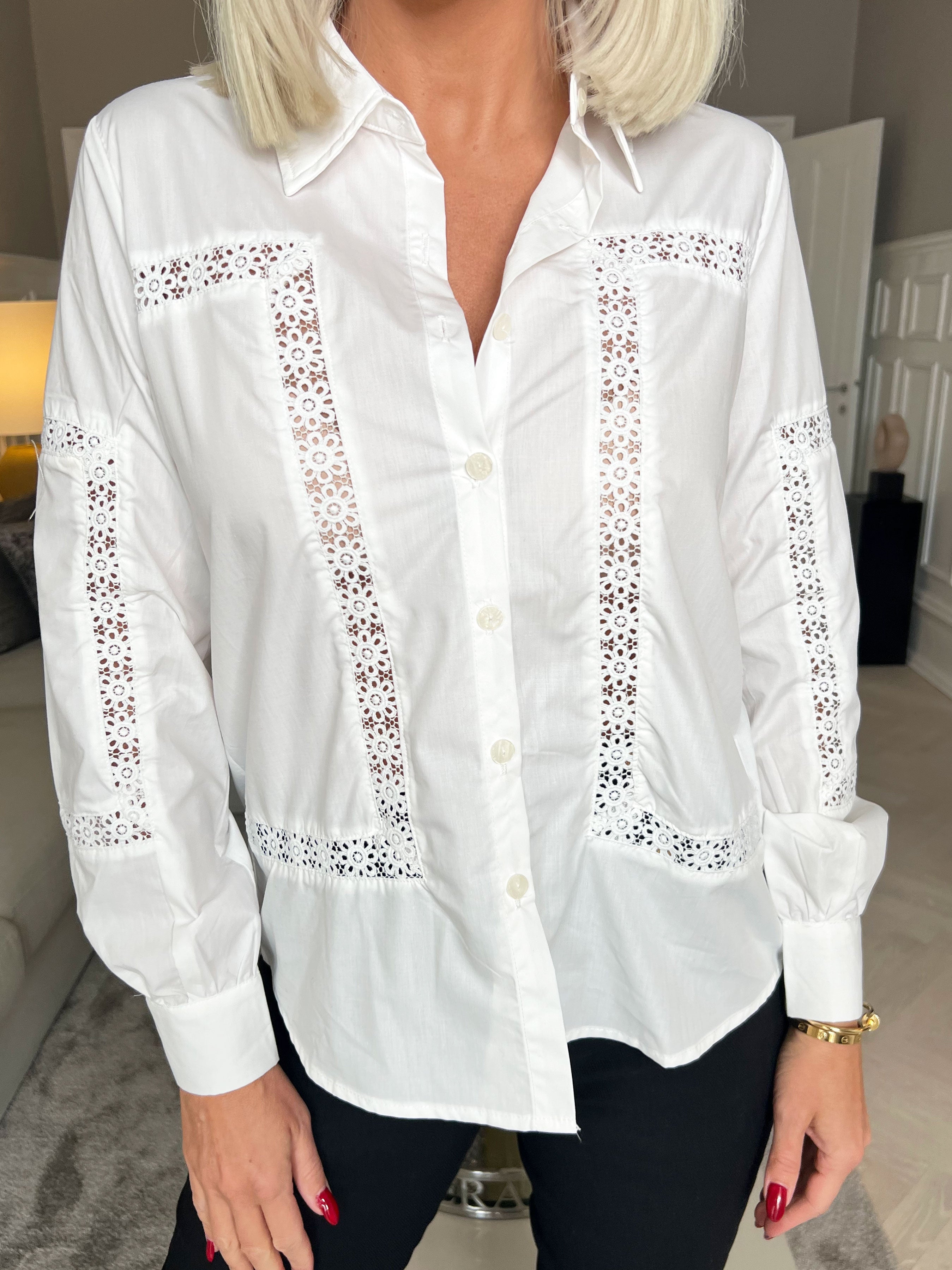 Vilde - Vacker skjorta med spets - White